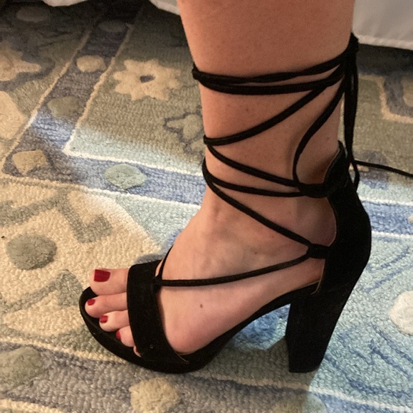 Lulus brand size 6 black suede platform heels - Picture 4 of 4